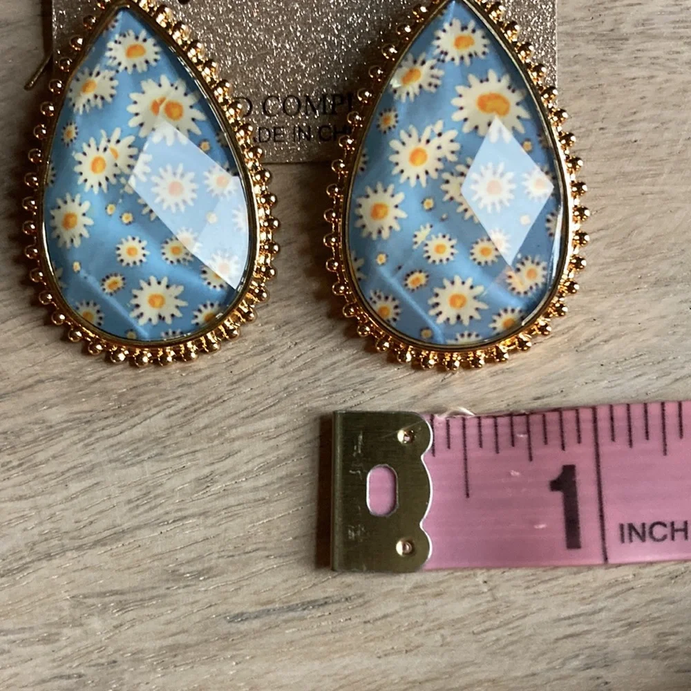 Natasha Fashion Faceted Teardrop Earrings Blue & Yellow Daisies Gold Col… - Picture 5 of 8